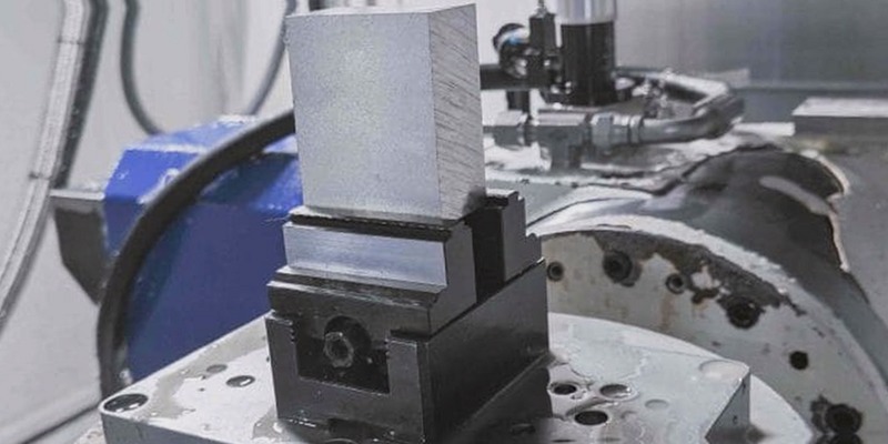 Transformación del metal en piezas de precisión fabricadas en Toledo